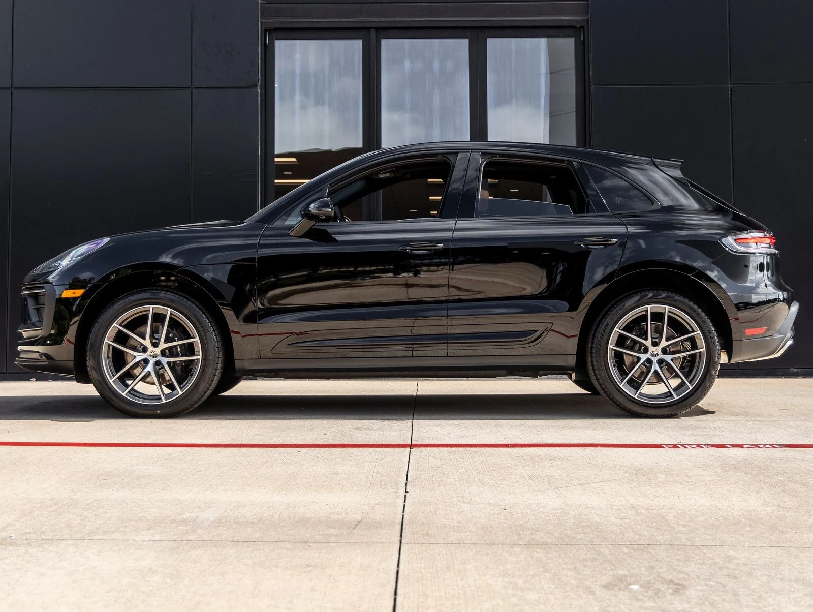 2026 Porsche Macan (95B), 2/20