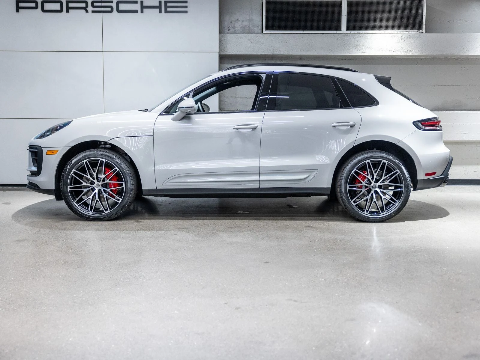 2026 Porsche Macan S (95B), 2/20