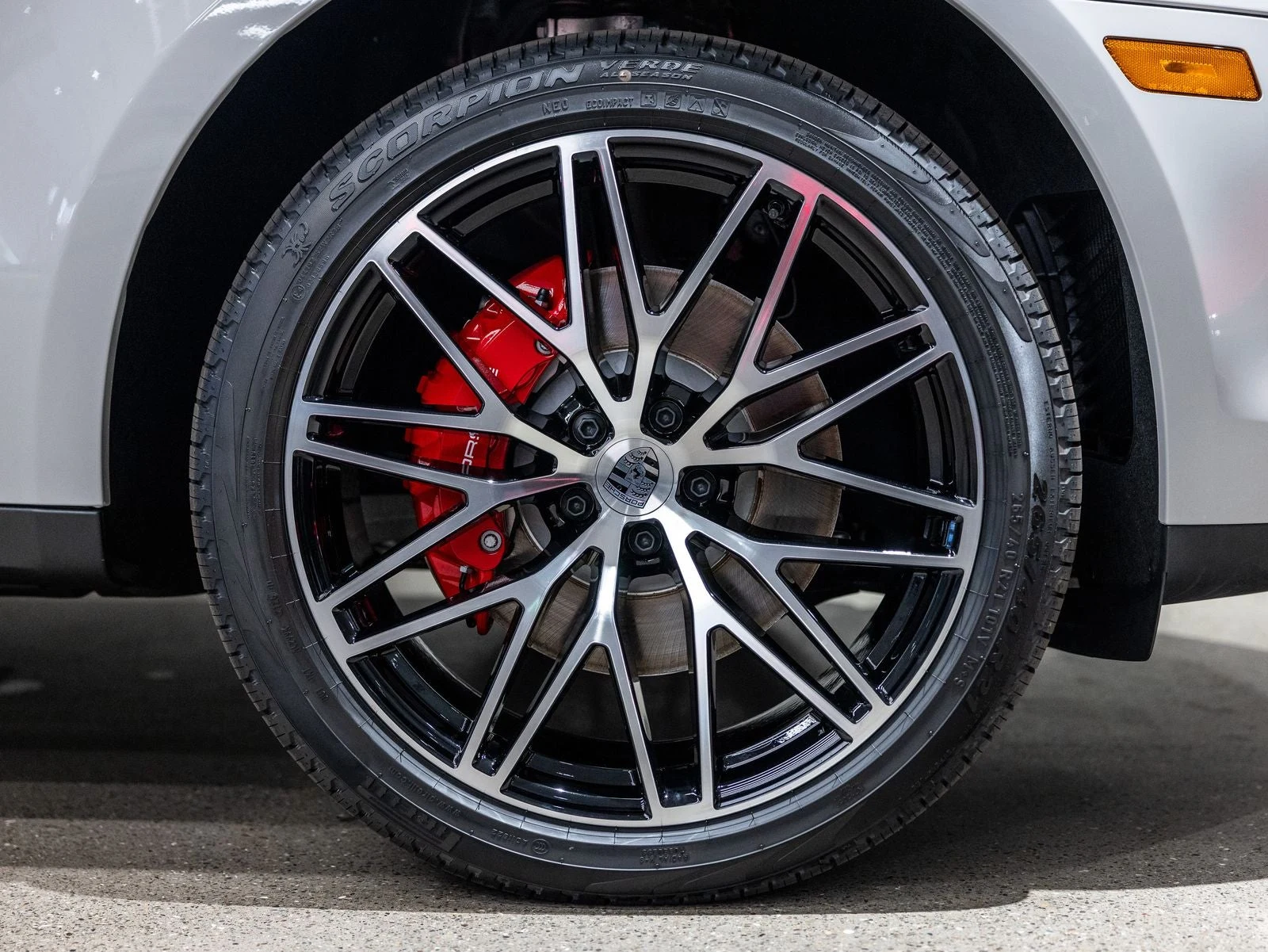 2026 Porsche Macan S (95B), 18/20