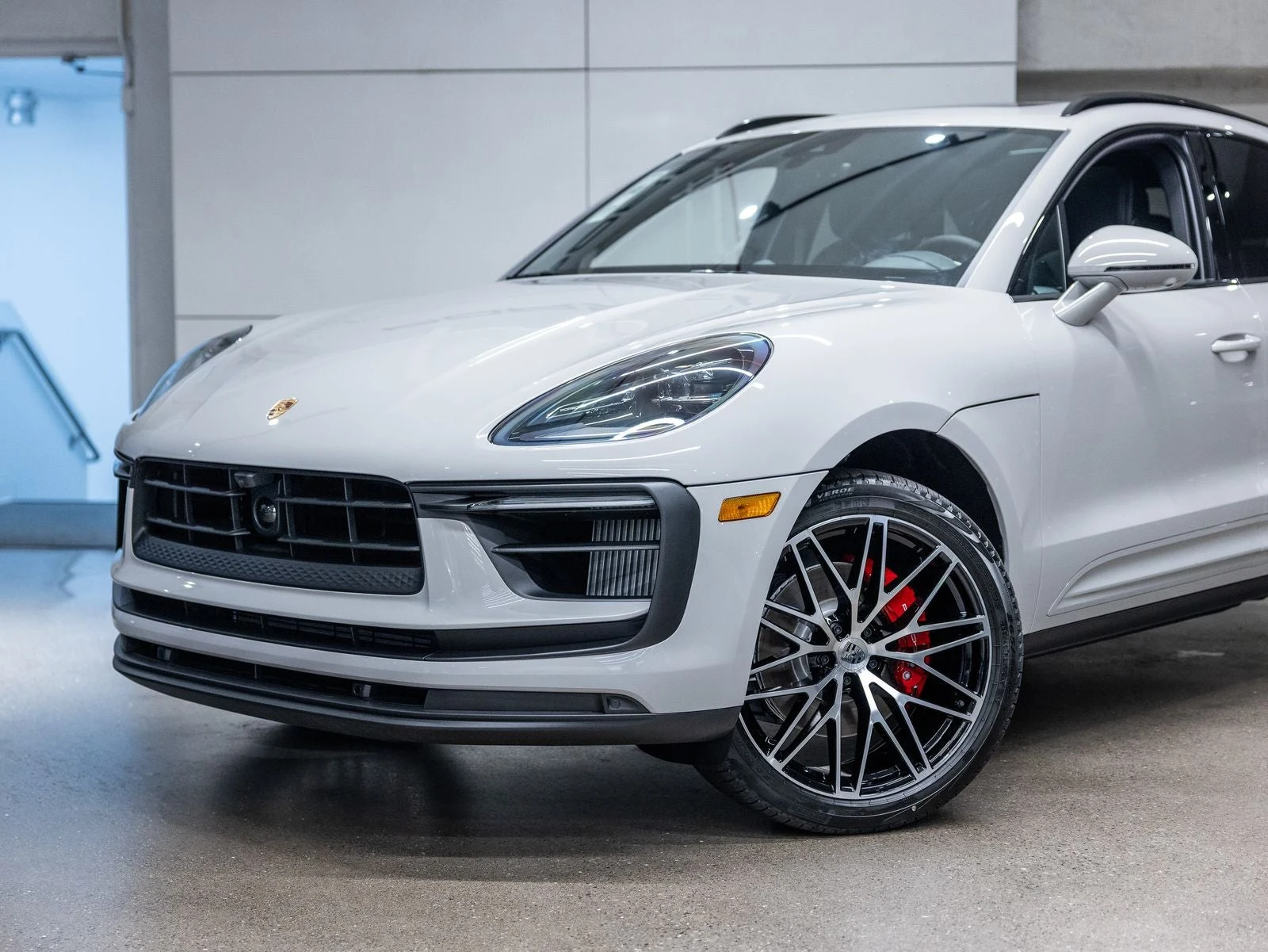 2026 Porsche Macan S (95B), 19/20