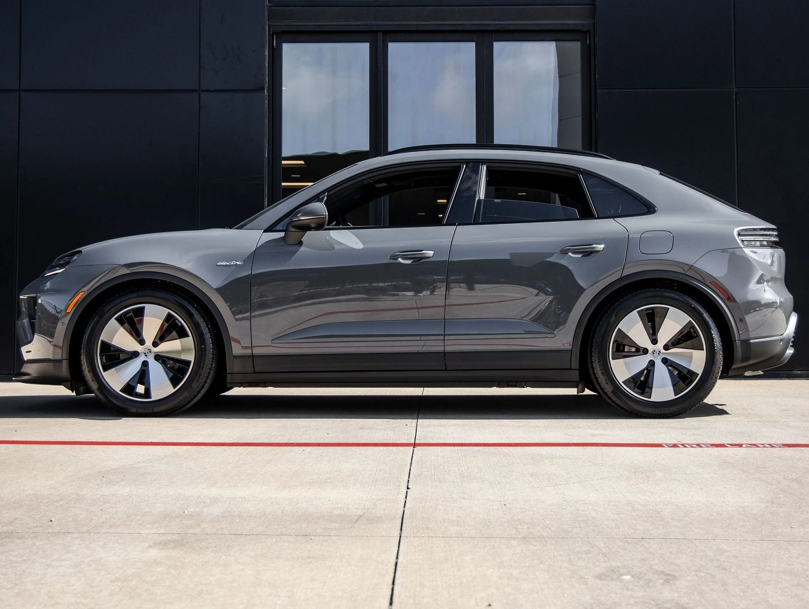 2026 Porsche Macan 4 Electric (XAB), 2/20