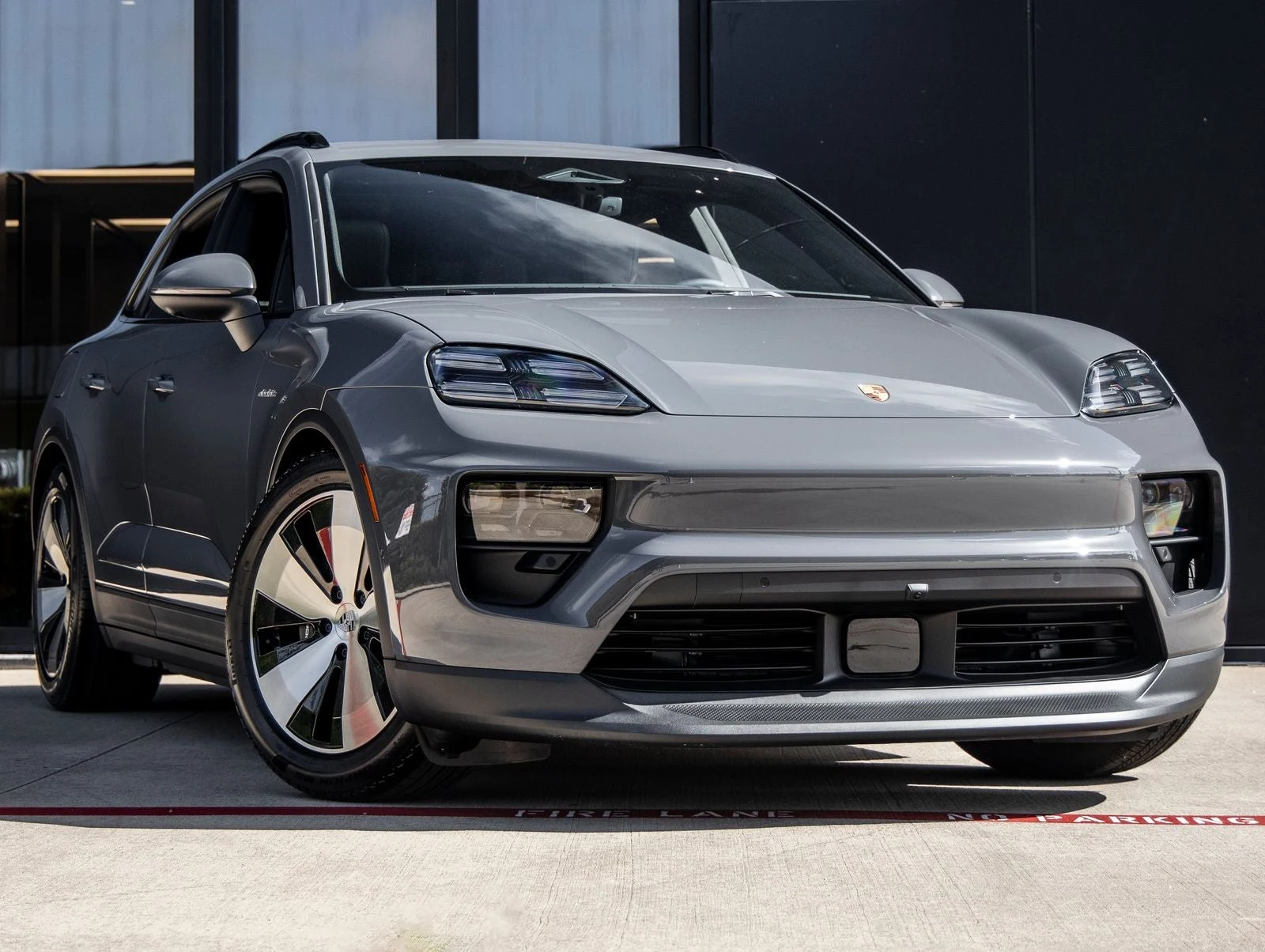 2026 Porsche Macan 4 Electric (XAB), 6/20