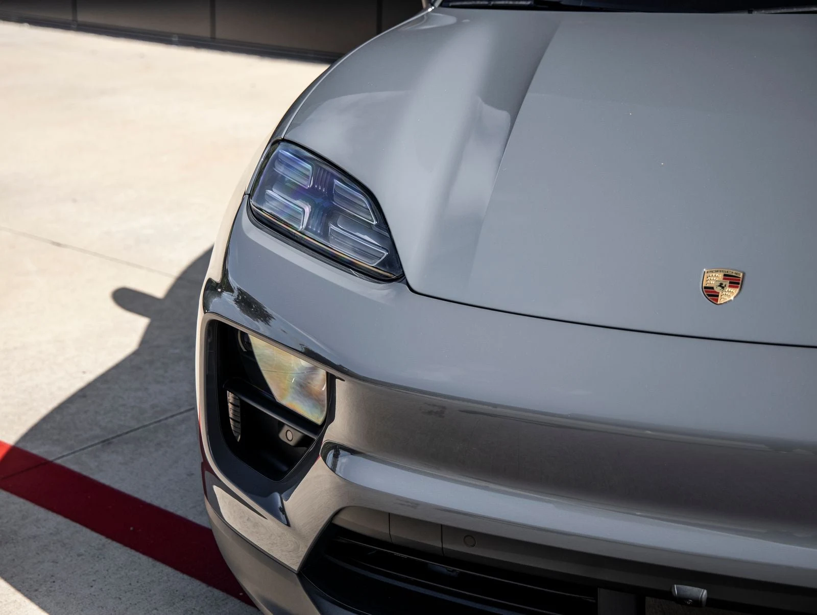 2026 Porsche Macan 4 Electric (XAB), 19/20