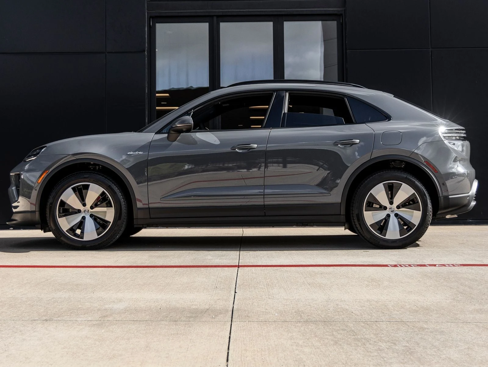 2026 Porsche Macan 4 Electric (XAB), 2/20