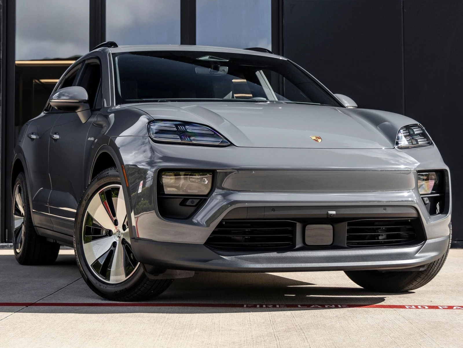 2026 Porsche Macan 4 Electric (XAB), 6/20