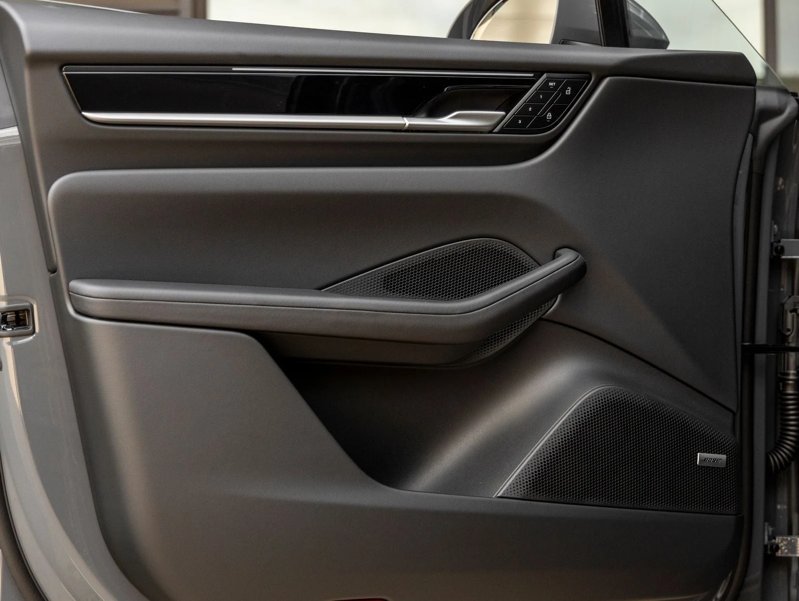 2026 Porsche Macan 4 Electric (XAB), 20/20