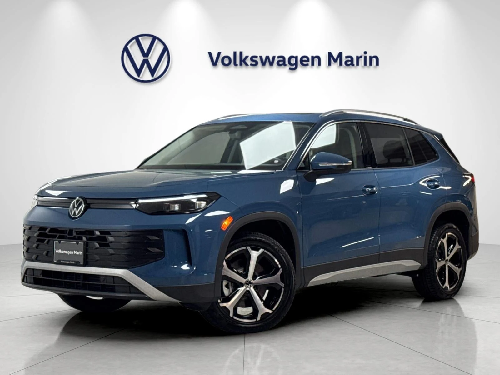 Volkswagen Tiguan SE (3rd Generation North America) · Monterey Blue Pearl · Indigo Auto Group