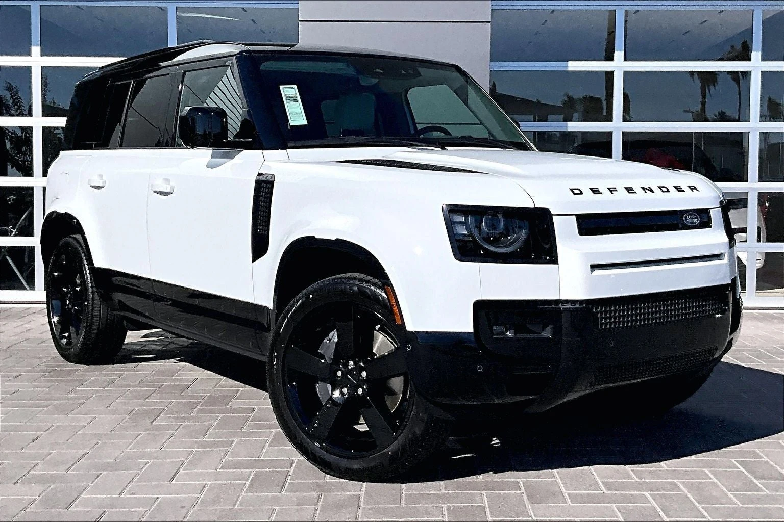 2026 Land Rover Defender 110 X-Dynamic SE (L663), 2/14