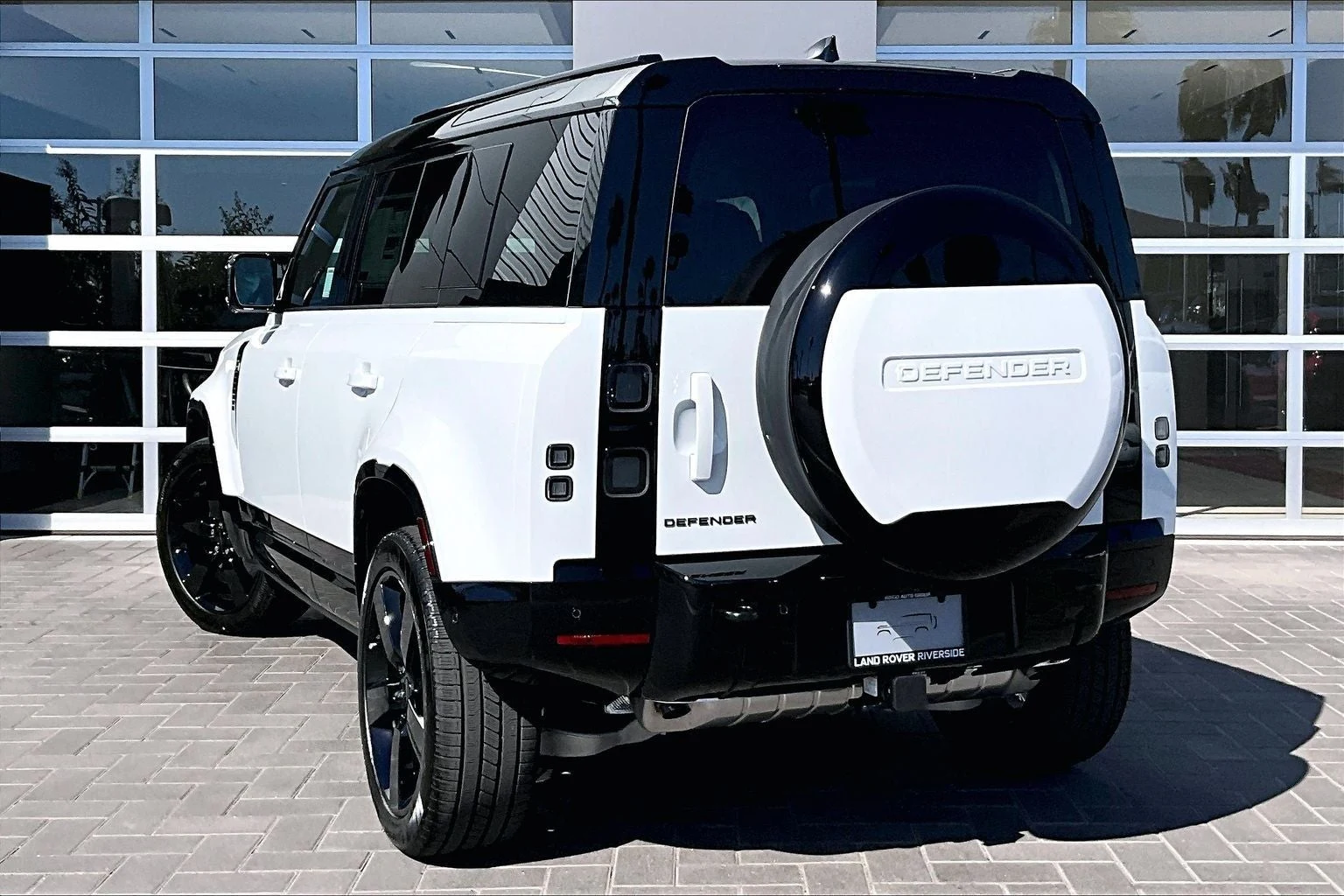 2026 Land Rover Defender 110 X-Dynamic SE (L663), 3/14