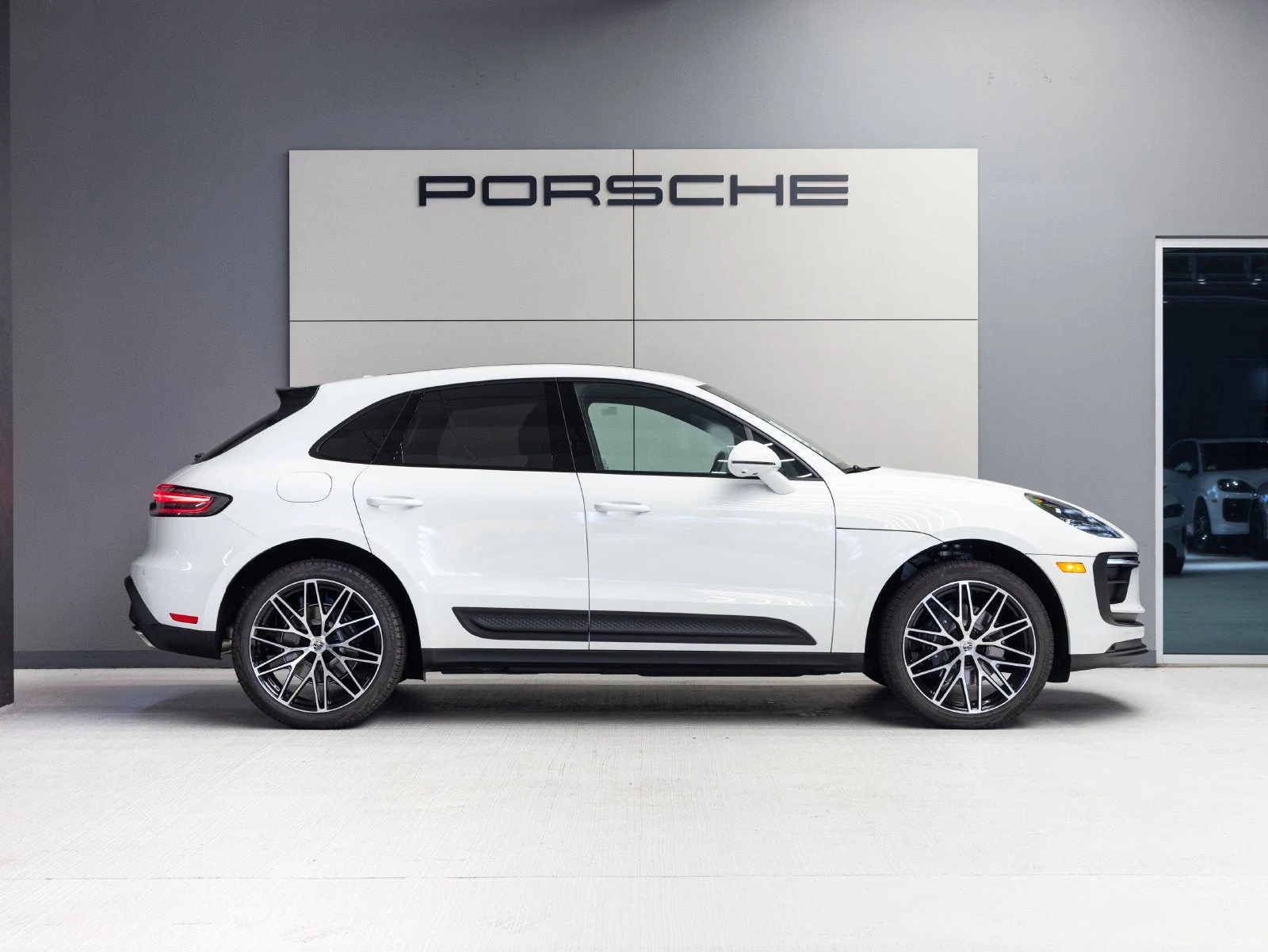 2026 Porsche Macan (95B), 8/20
