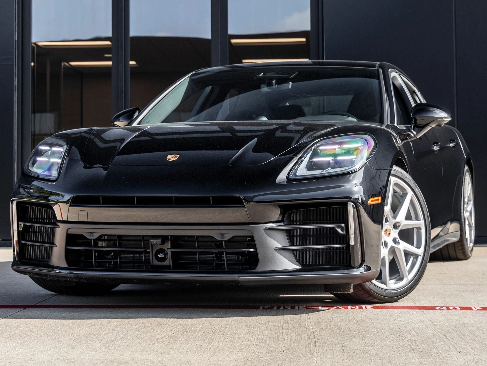 Porsche Panamera 4 (976) · black · Indigo Auto Group