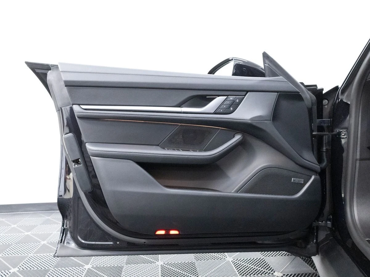 2026 Porsche Taycan 4S (2025 Update), 16/20