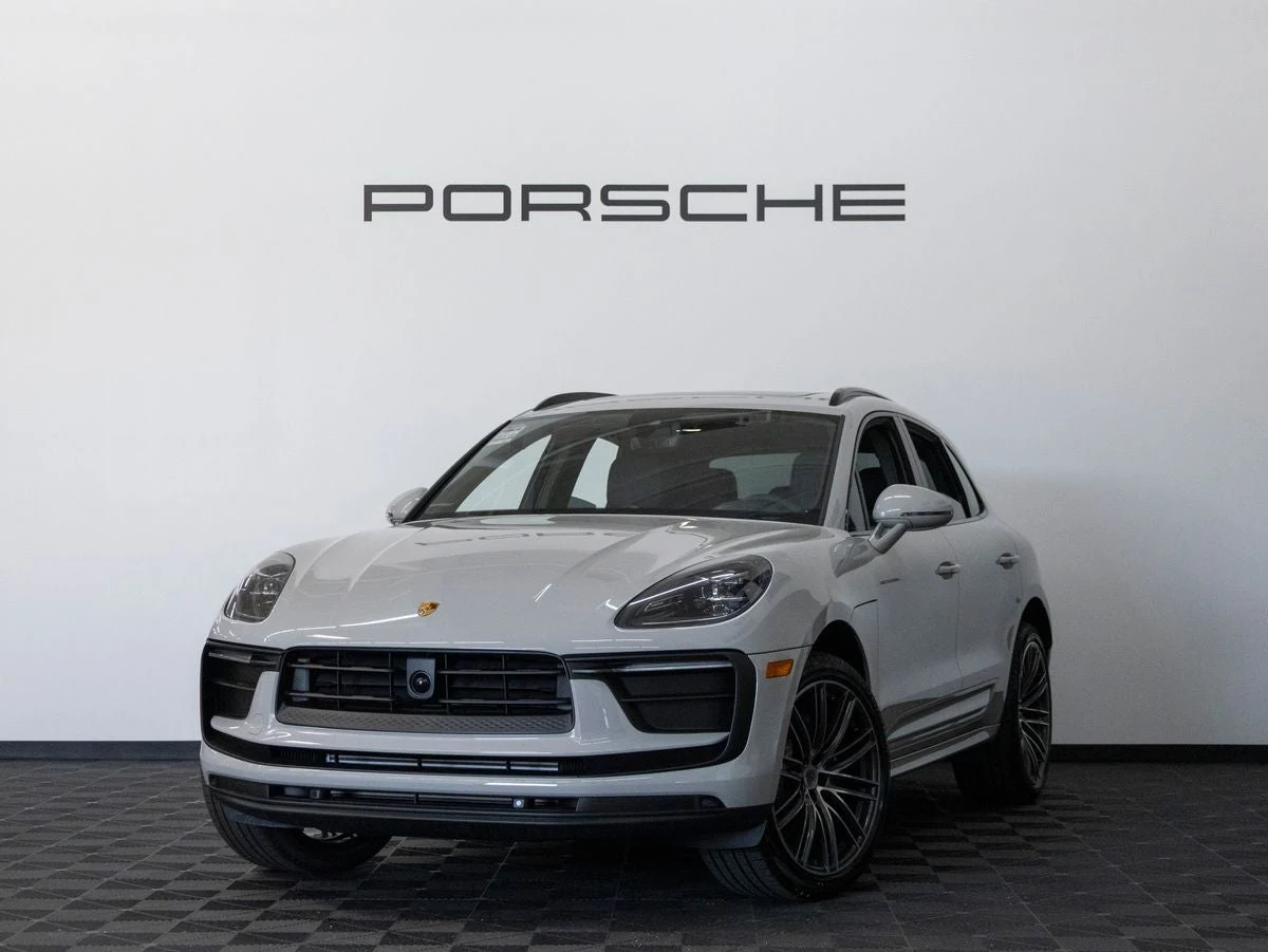 Porsche Macan (95B) · Chalk · Indigo Auto Group