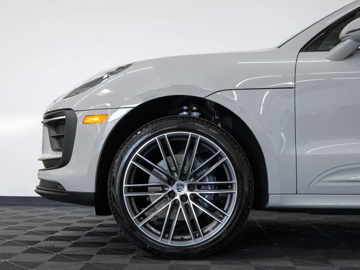 2026 Porsche Macan (95B), 13/20