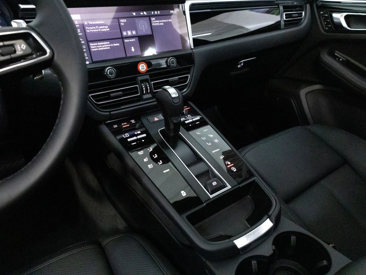 2026 Porsche Macan (95B), 19/20