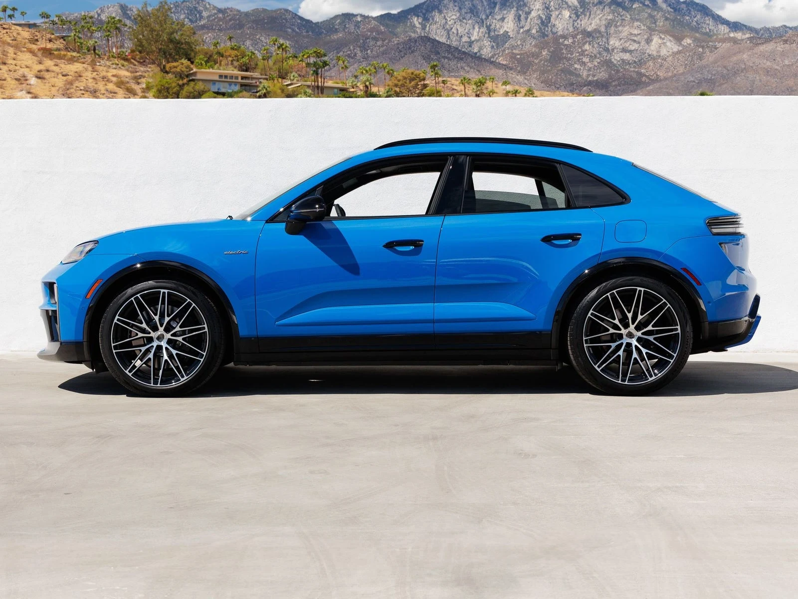 2026 Porsche Macan Turbo Electric (XAB), 2/20