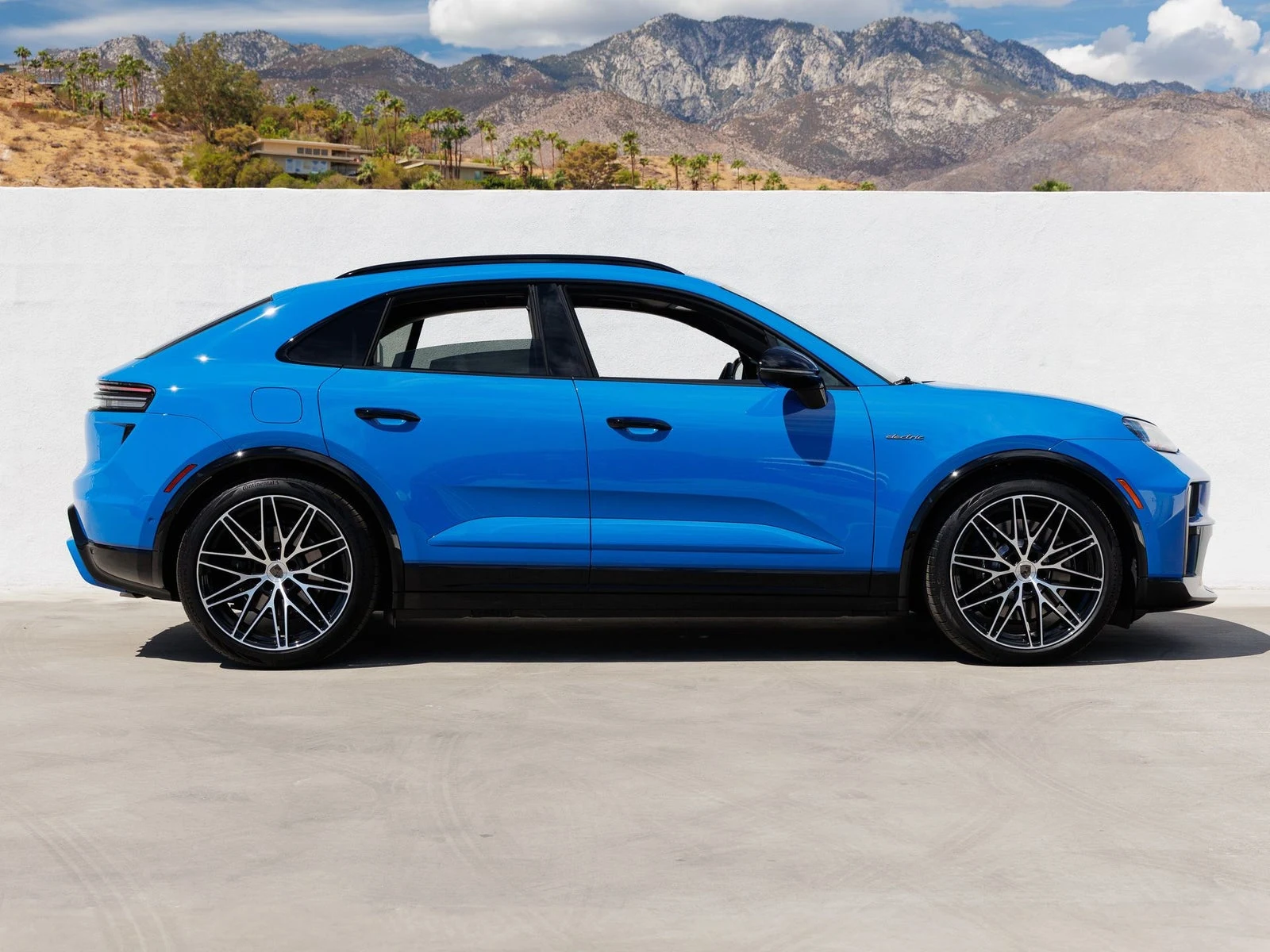2026 Porsche Macan Turbo Electric (XAB), 8/20