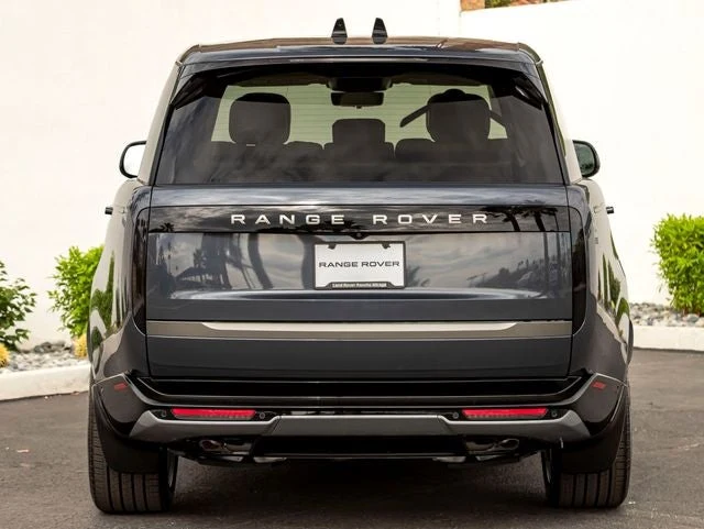 2026 Land Rover Range Rover SE LWB (L460), 8/20