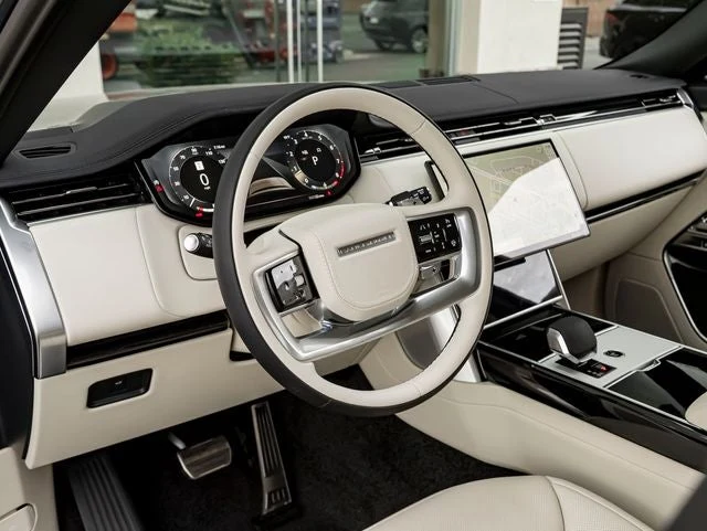 2026 Land Rover Range Rover SE LWB (L460), 17/20