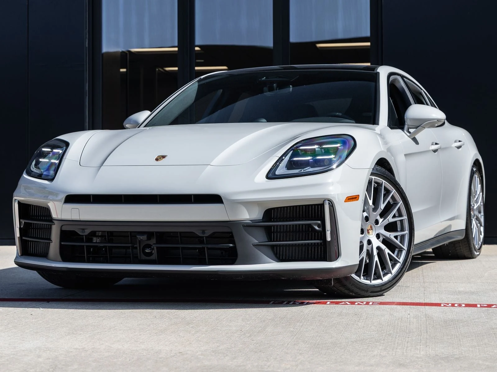 Porsche Panamera 4 (976) · Chalk · Indigo Auto Group