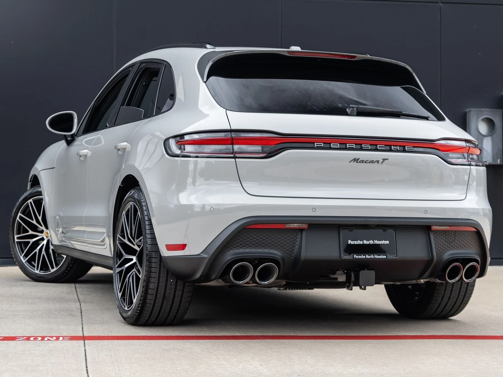 2026 Porsche Macan T (95B), 3/20
