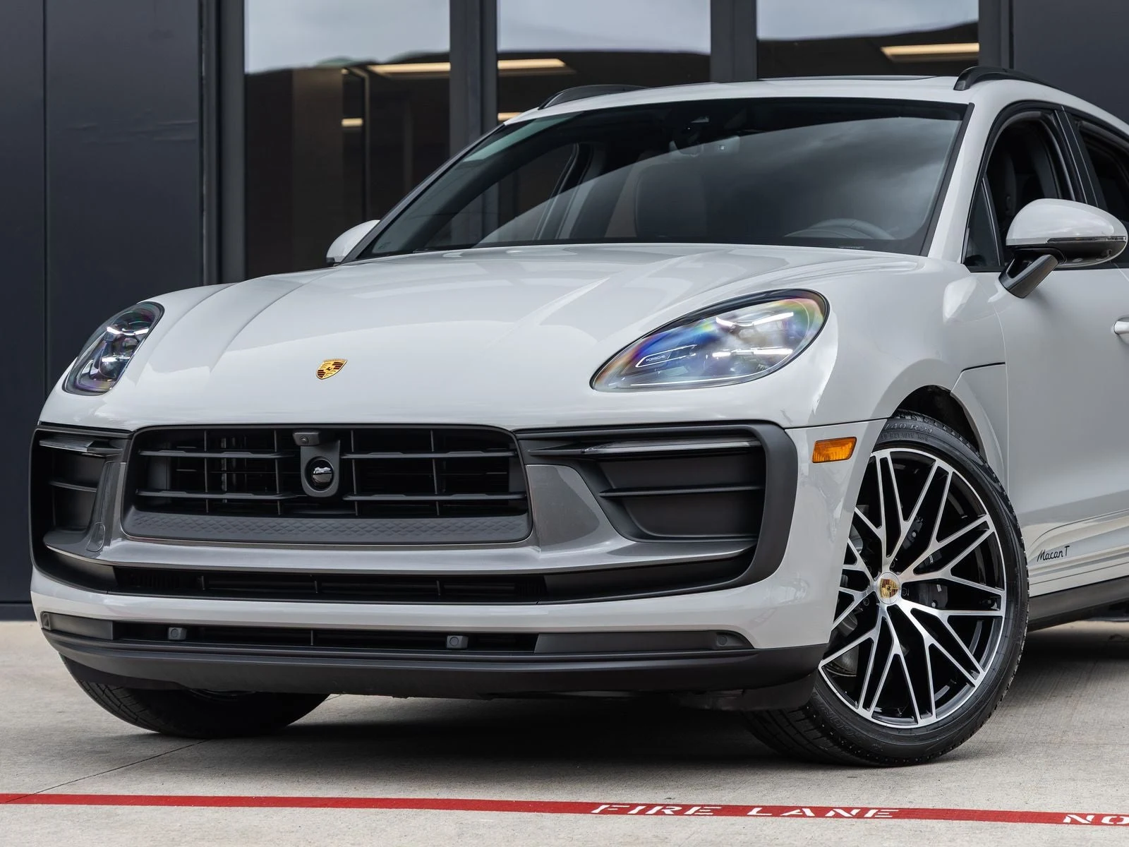 2026 Porsche Macan T (95B), 7/20