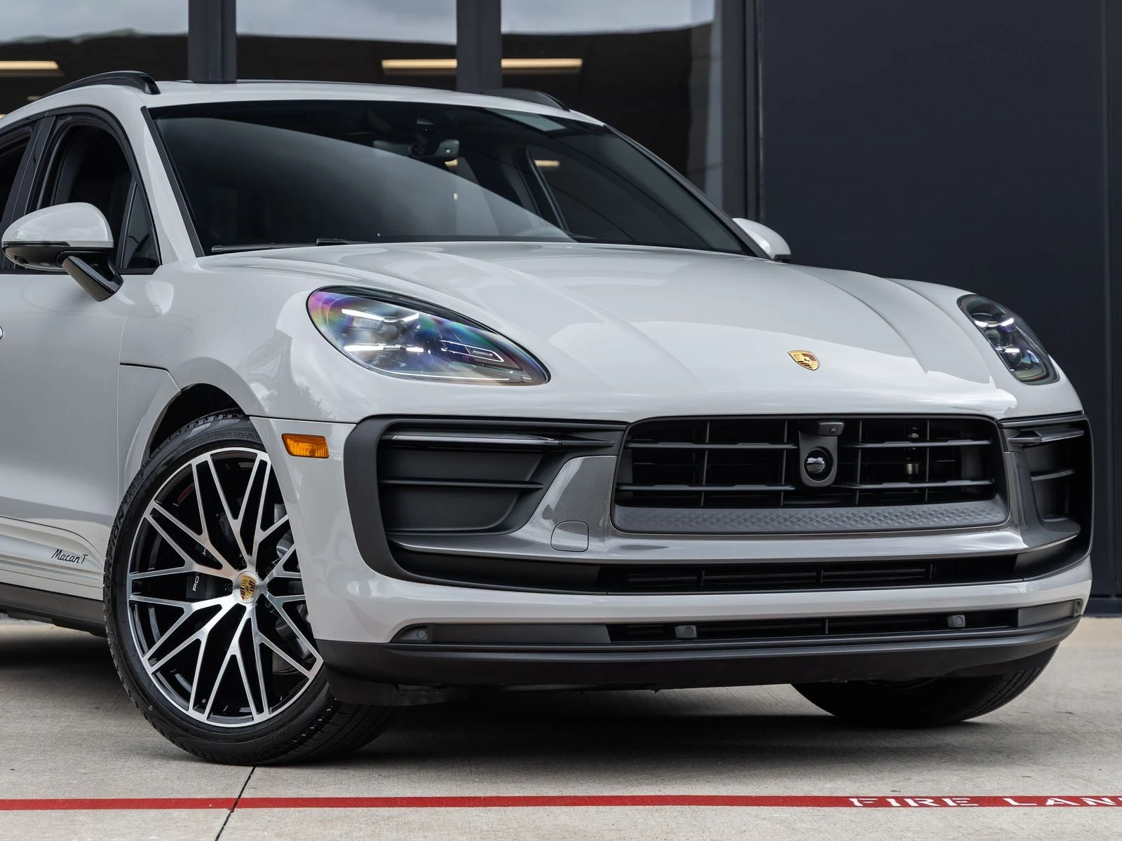 2026 Porsche Macan T (95B), 9/20