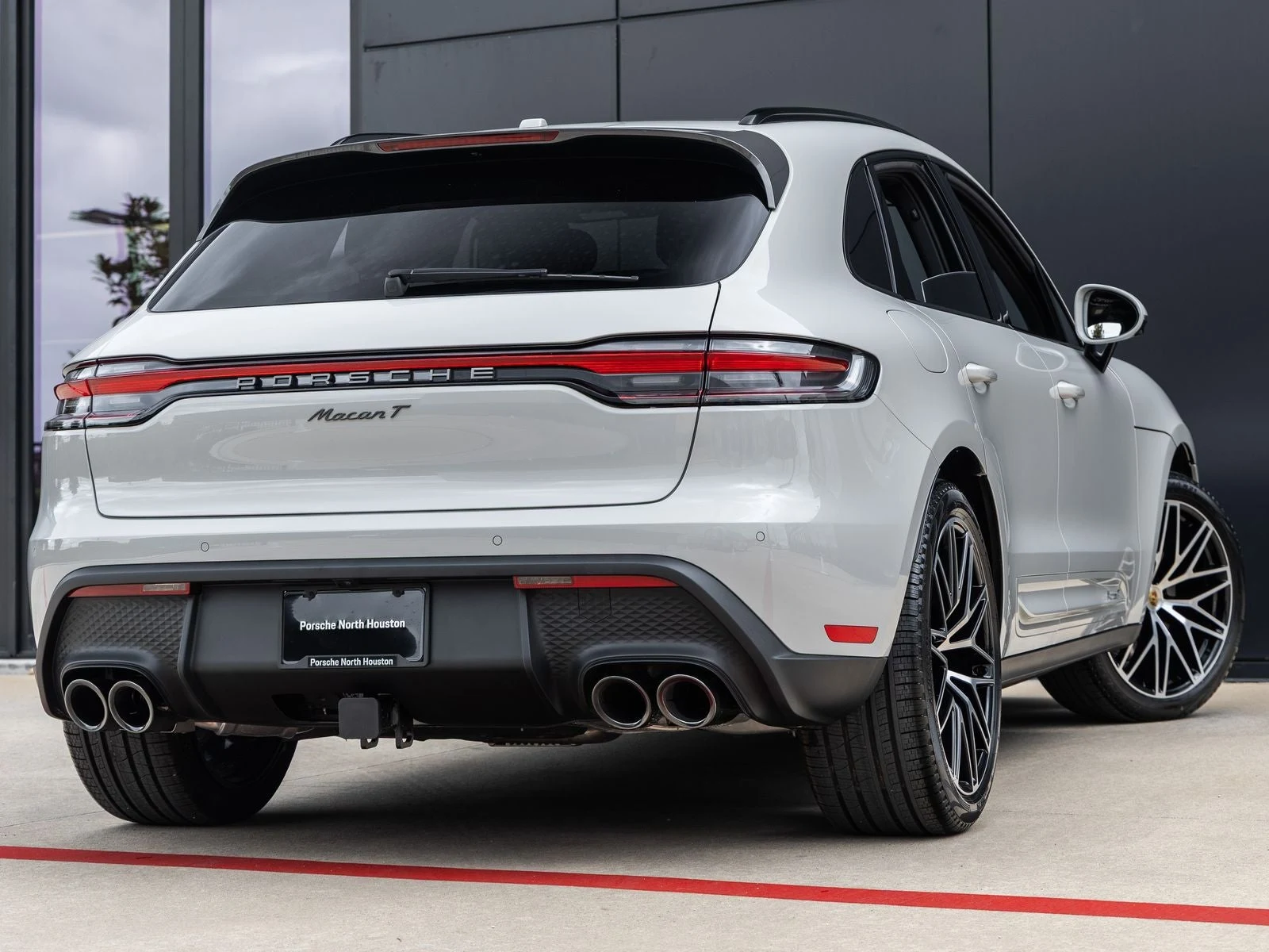 2026 Porsche Macan T (95B), 11/20