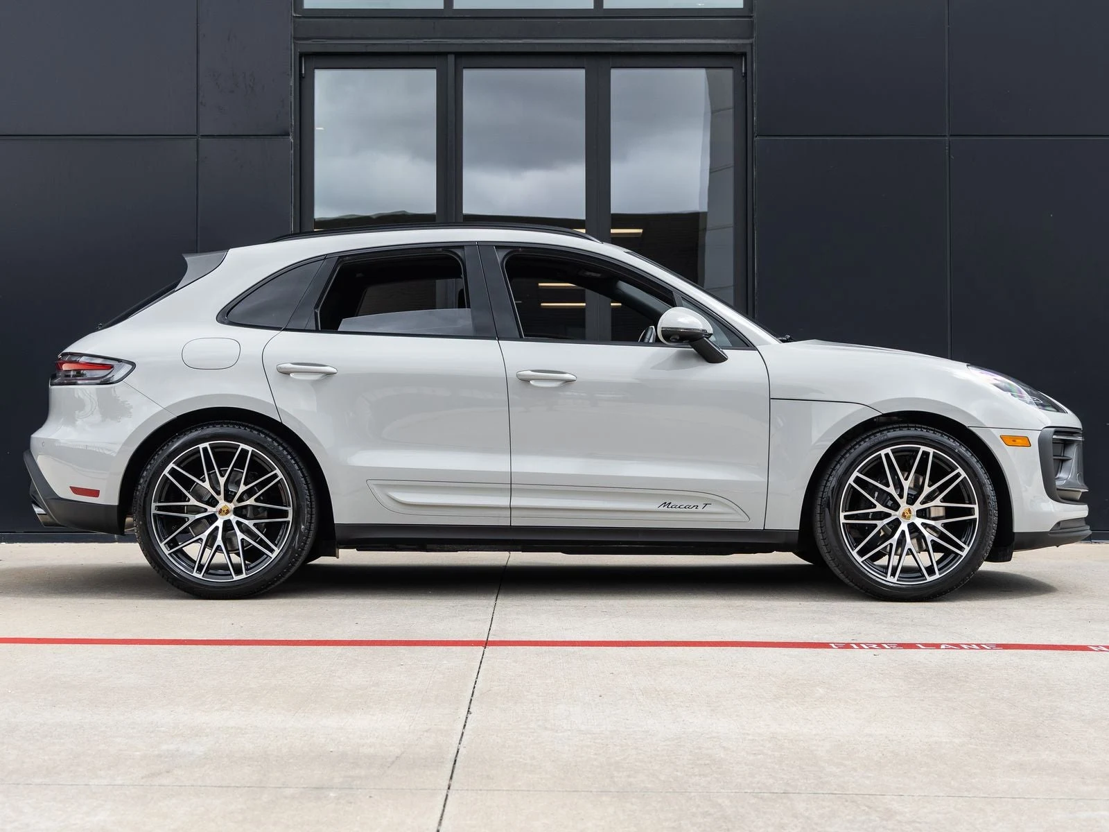 2026 Porsche Macan T (95B), 12/20