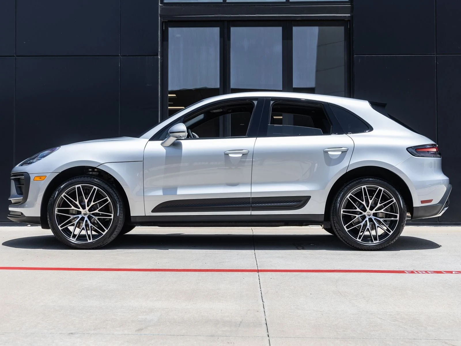 2026 Porsche Macan (95B), 2/20