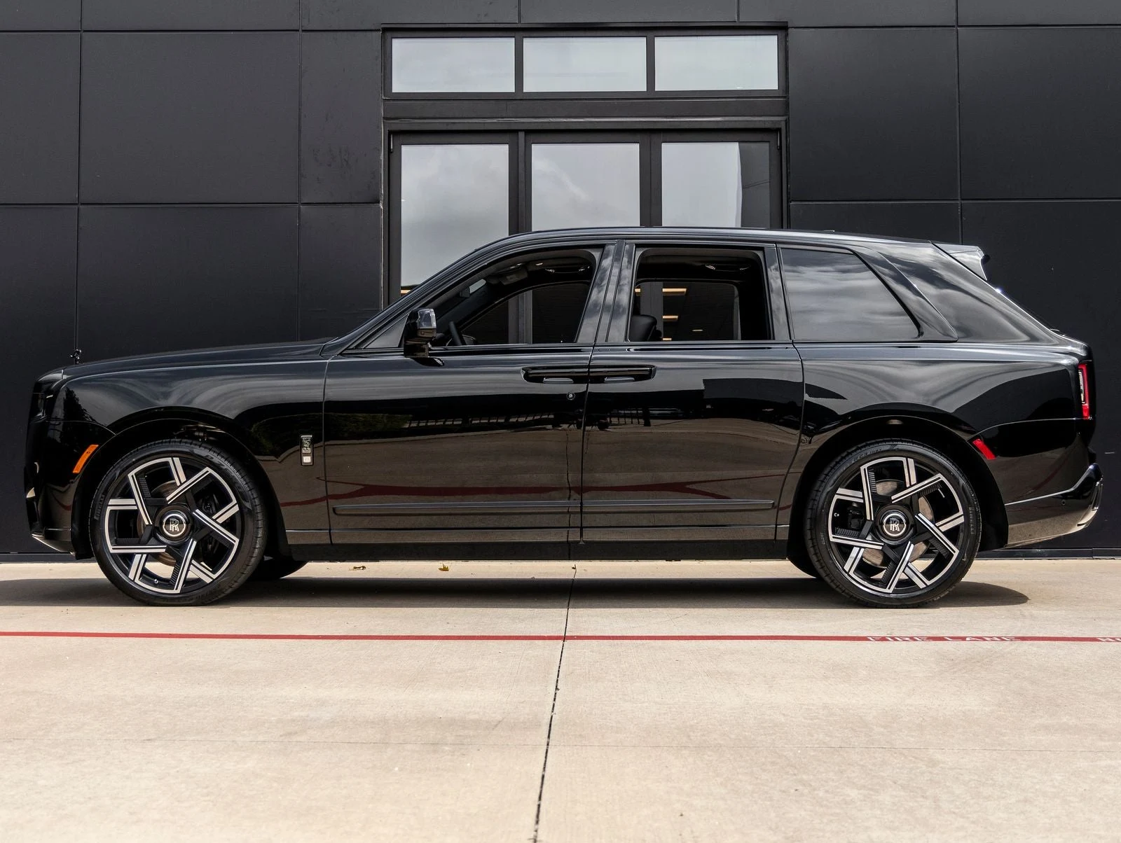 2027 Rolls-Royce Cullinan Black Badge Series II, 3/20