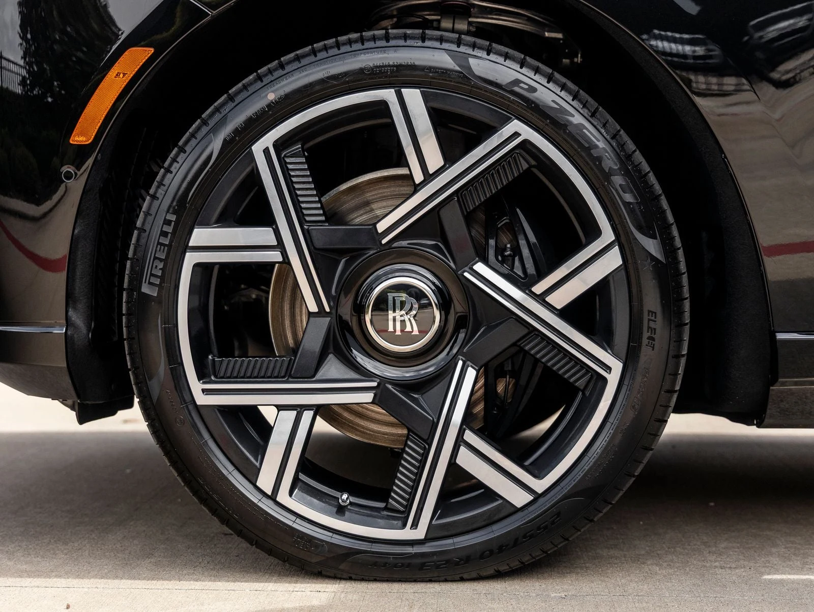 2027 Rolls-Royce Cullinan Black Badge Series II, 13/20