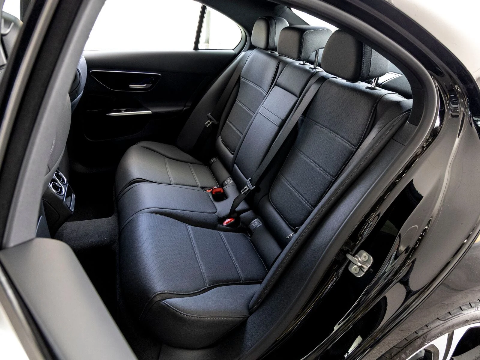 2026 Mercedes-Benz C 300 (W206), 18/20