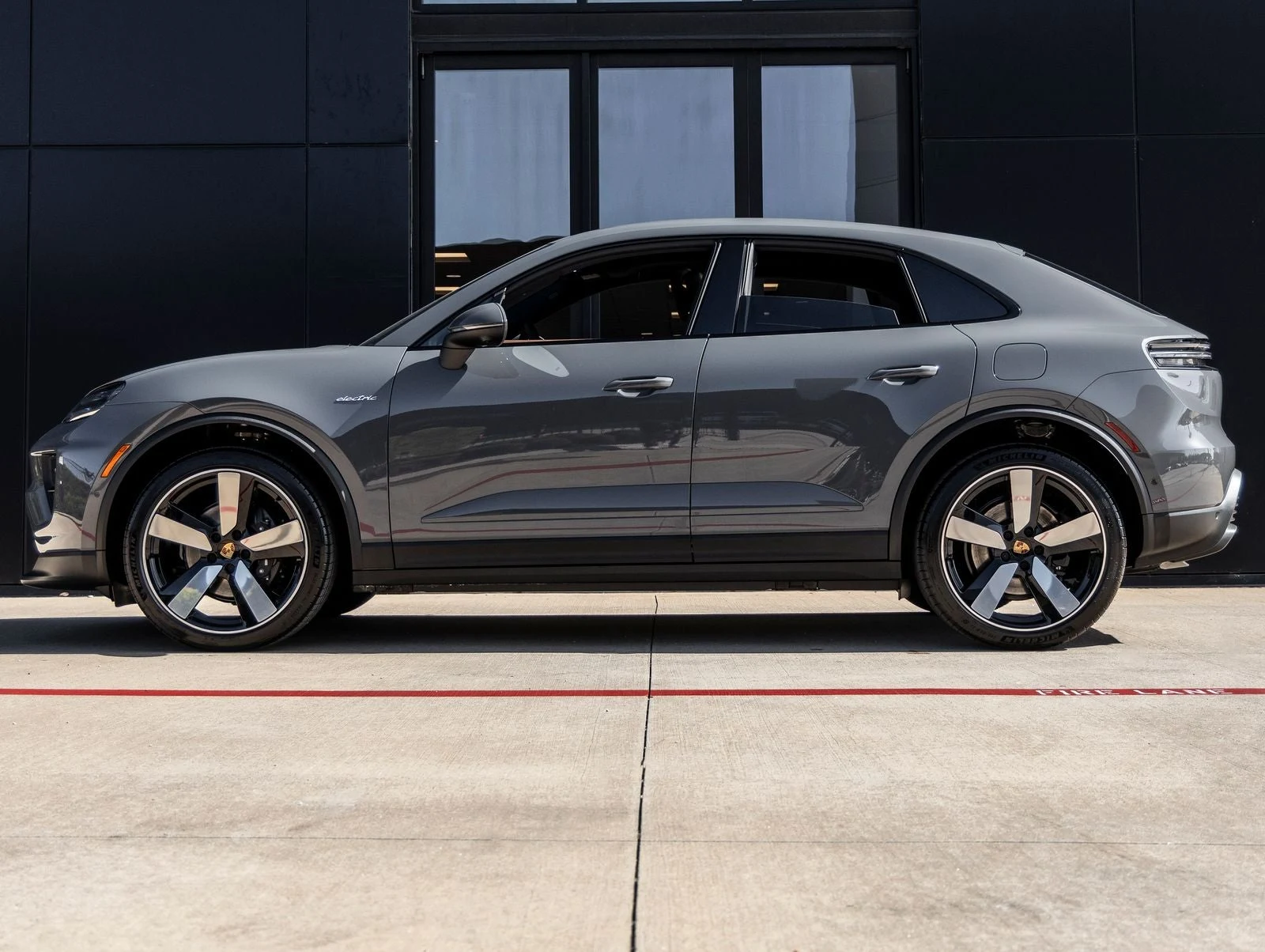2026 Porsche Macan Electric (XAB), 2/20