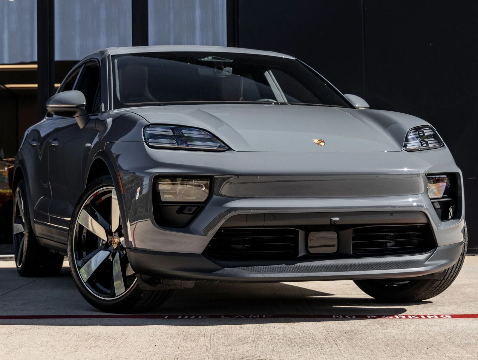 2026 Porsche Macan Electric (XAB), 6/20