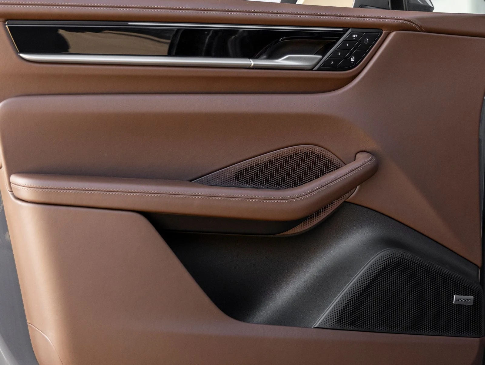 2026 Porsche Macan Electric (XAB), 19/20
