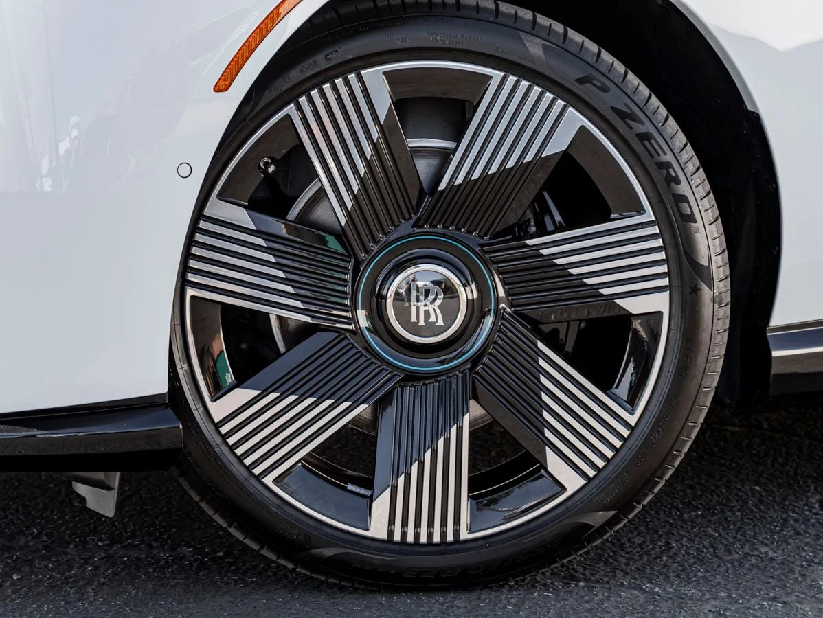 2025 Rolls-Royce Spectre, 12/20