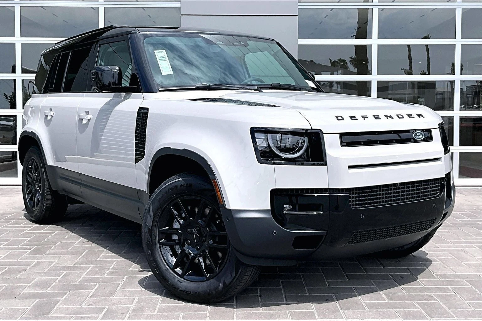 2026 Land Rover Defender 110 S (L663), 2/13