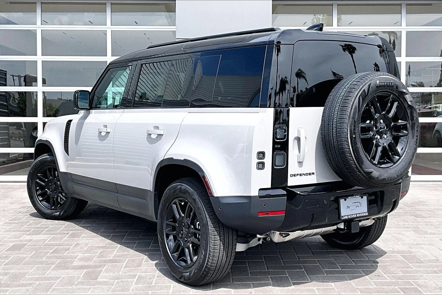 2026 Land Rover Defender 110 S (L663), 3/13