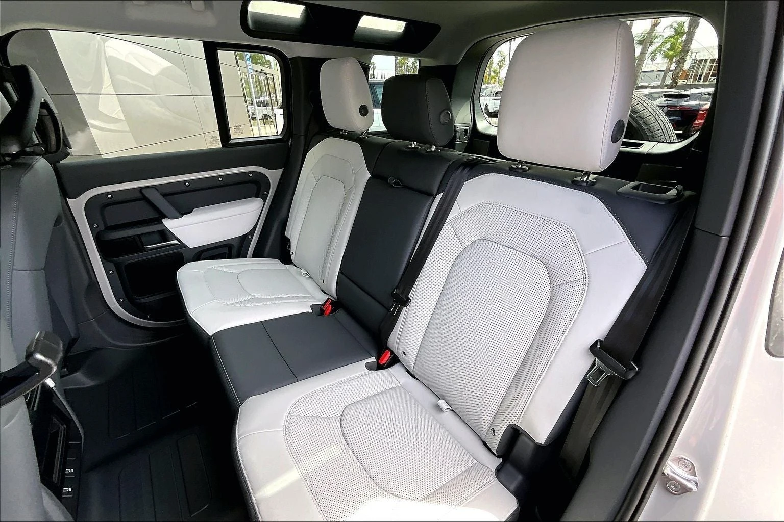 2026 Land Rover Defender 110 S (L663), 10/13