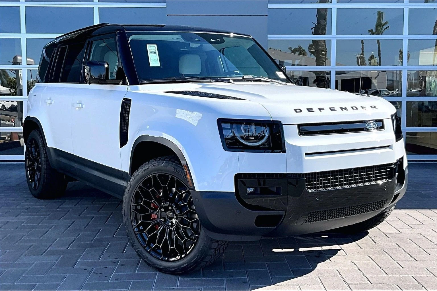 2026 Land Rover Defender 110 S (L663), 2/14