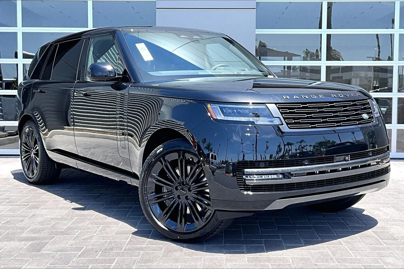 2026 Land Rover Range Rover SE LWB (L460), 2/14