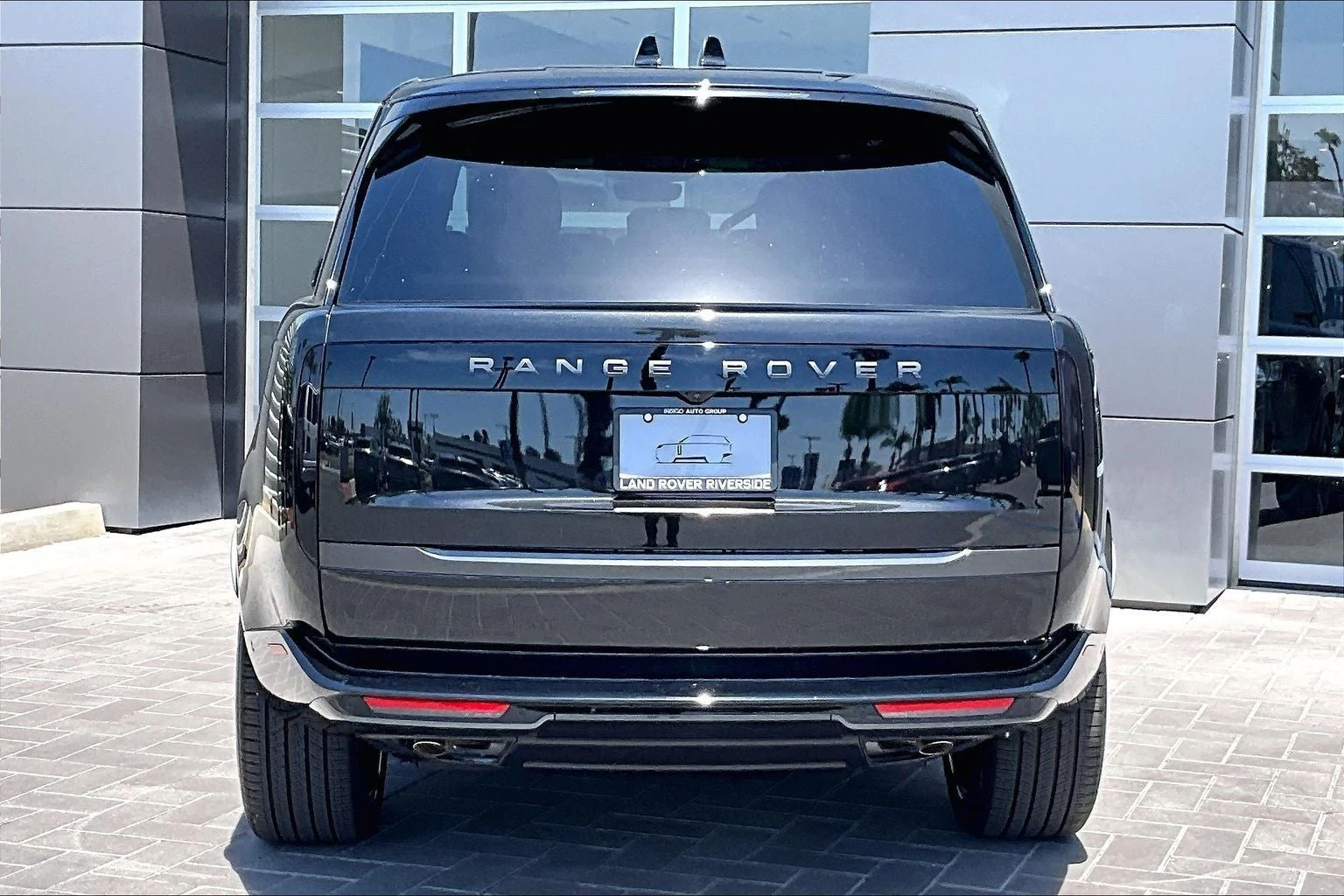 2026 Land Rover Range Rover SE LWB (L460), 4/14