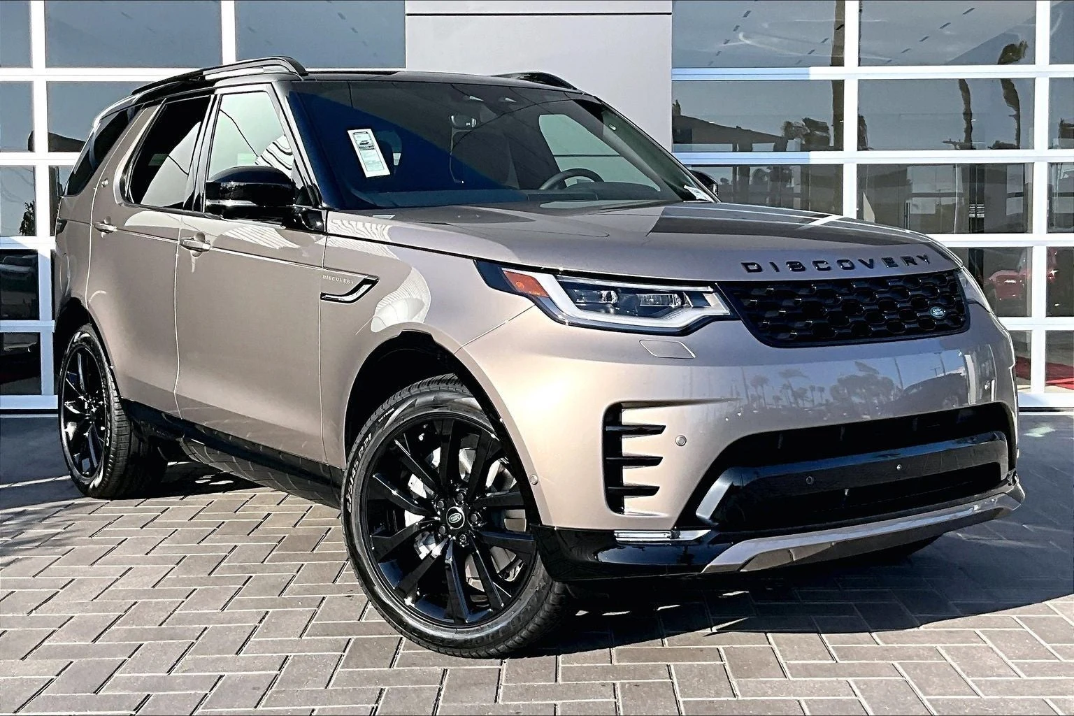 2026 Land Rover Discovery Dynamic SE (L462), 2/15