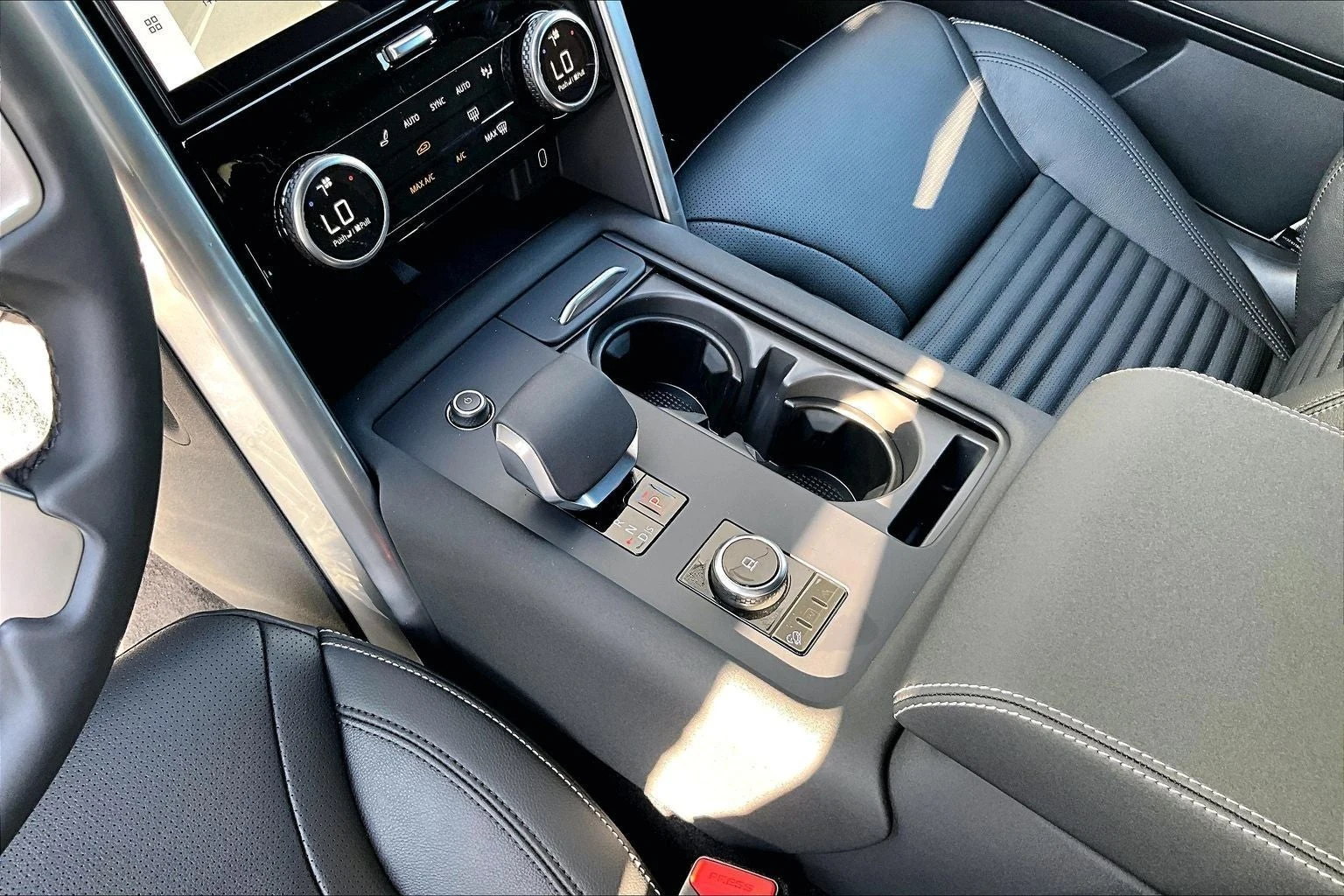 2026 Land Rover Discovery Dynamic SE (L462), 8/15