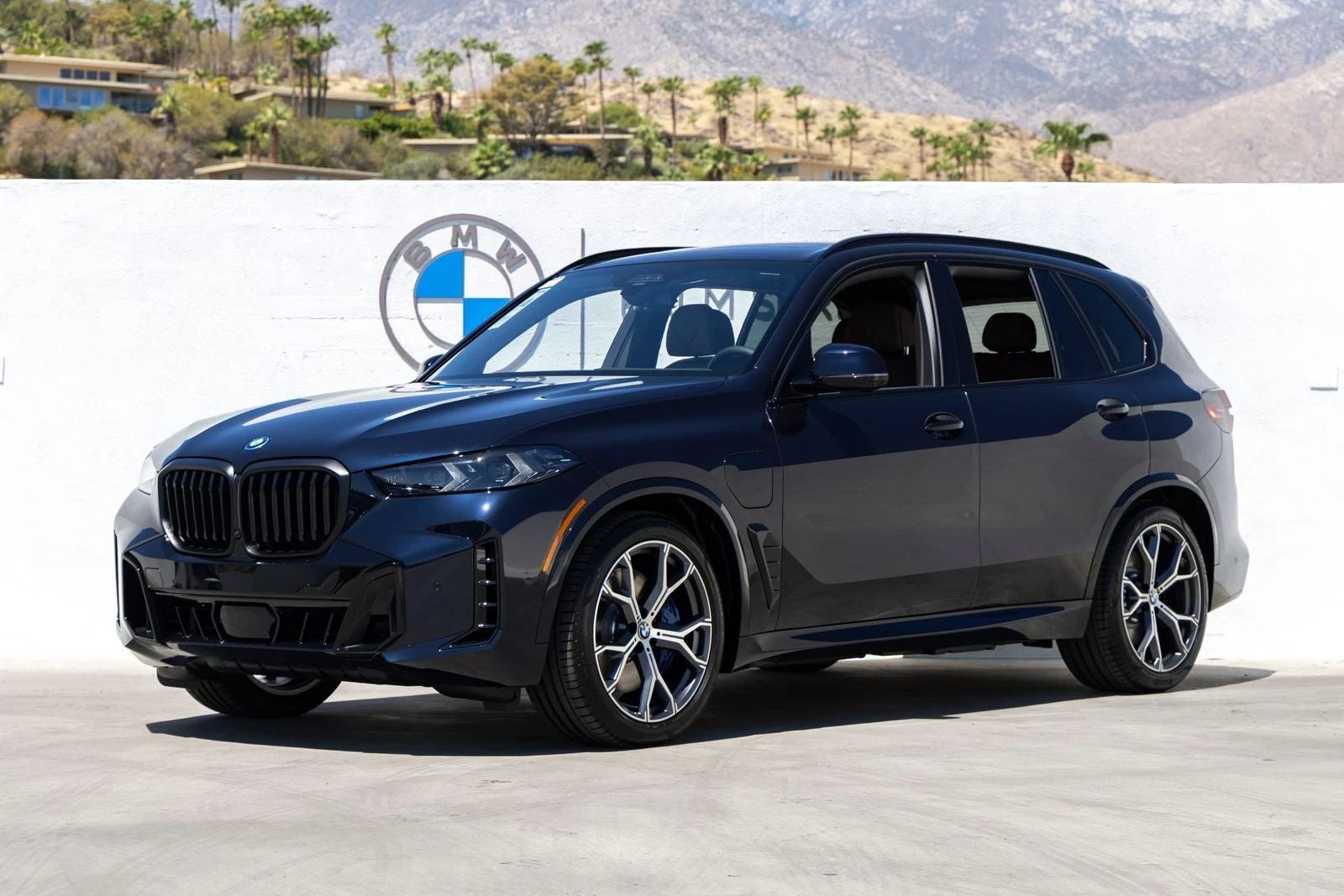 BMW X5 xDrive50e (G05) · Carbon Black Metallic · Indigo Auto Group