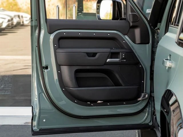 2026 Land Rover Defender 110 Trophy Edition Keswick (L663), 15/20