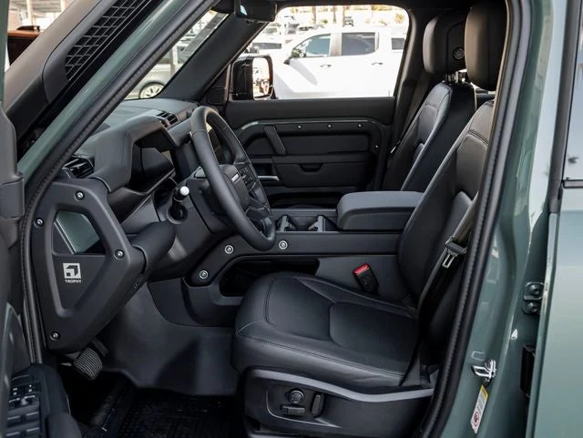 2026 Land Rover Defender 110 Trophy Edition Keswick (L663), 17/20