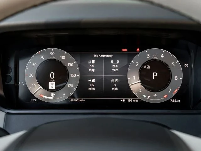 2026 Land Rover Range Rover Velar Belgravia Edition Satin (L560), 17/20