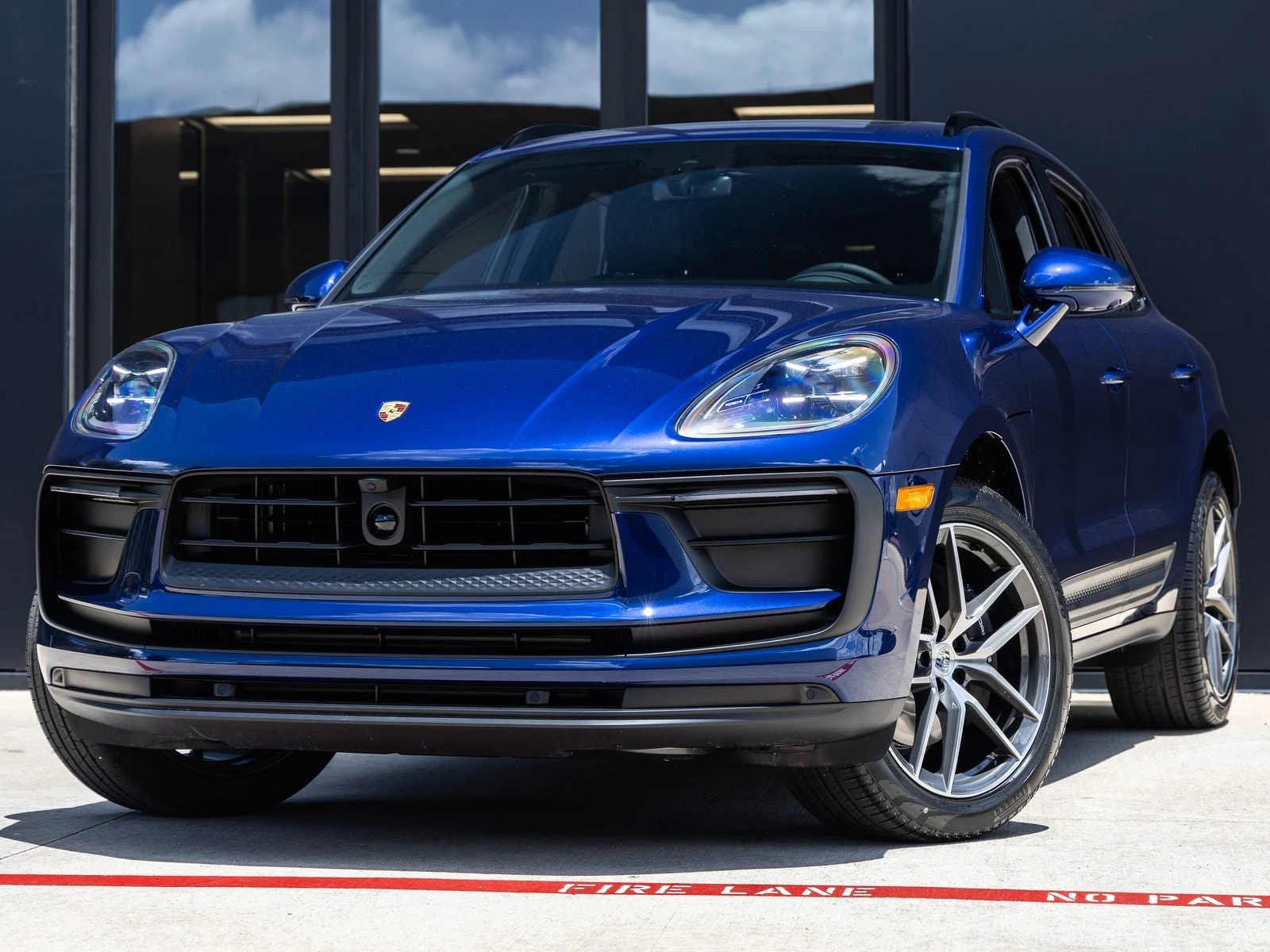 Porsche Macan (95B) · Gentian Blue Metallic · Indigo Auto Group